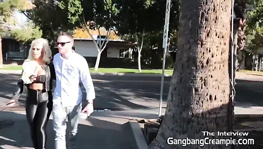 Сексуальное интервью округлой блондинки Brandi блондинки BTS