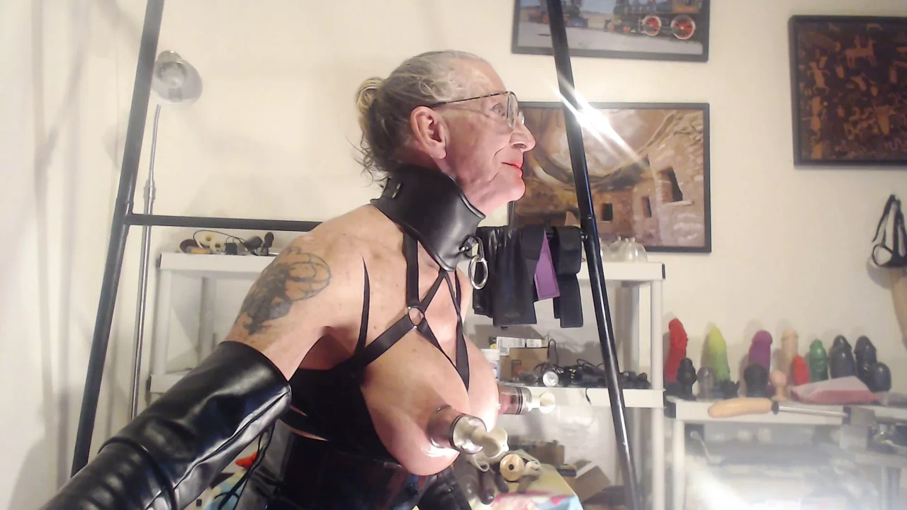 Then lovedildos got her face!