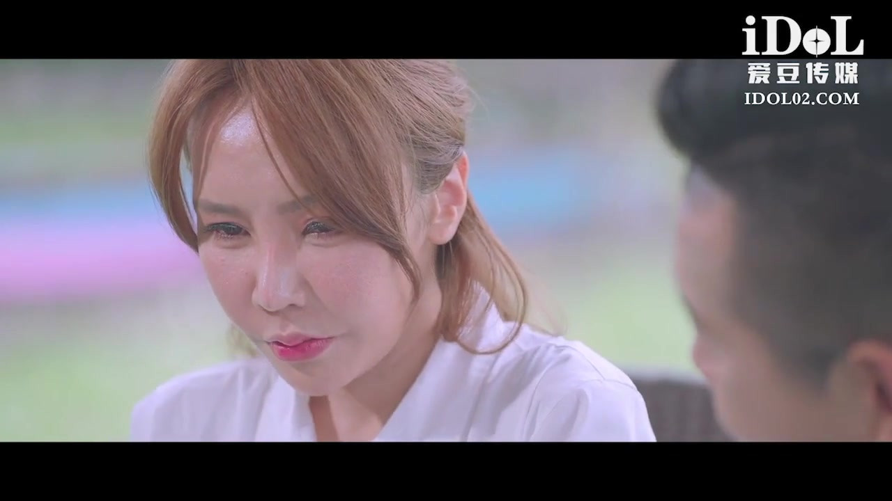 热辣性爱 - 丰满的亚洲素人在下班后享受性爱