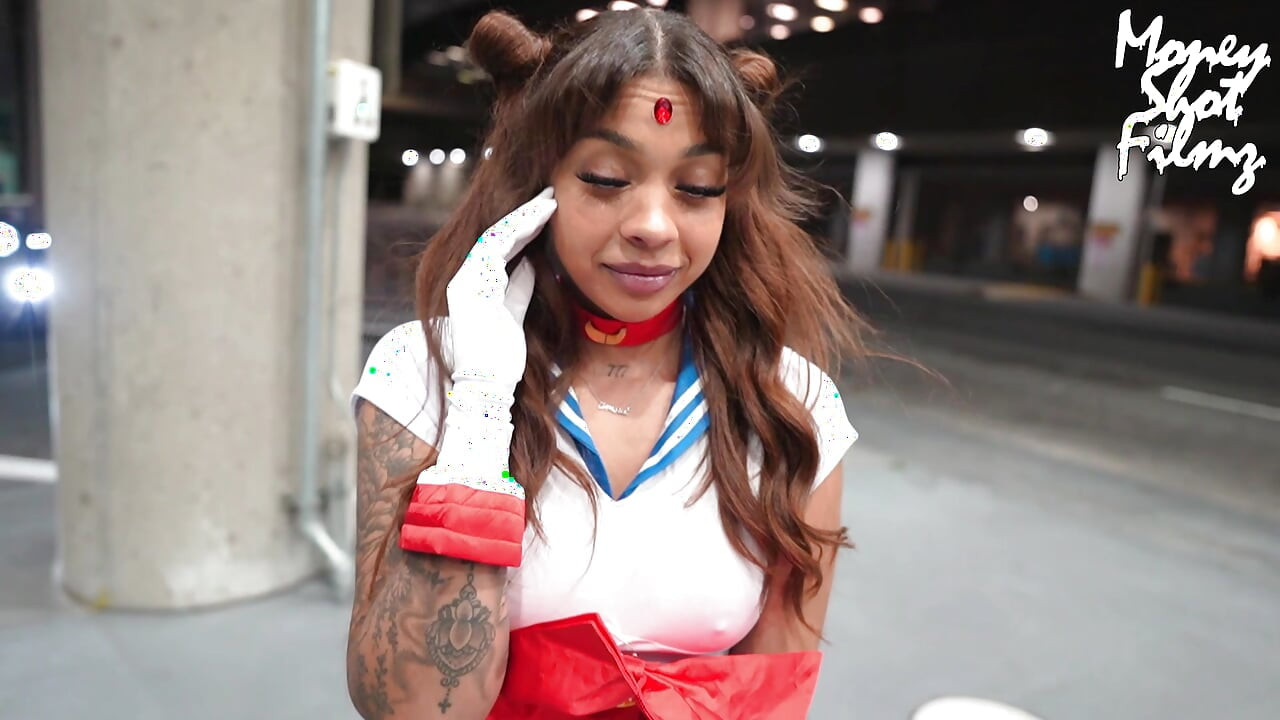 Sailor Moon este futută ca o mică curvă cuminte