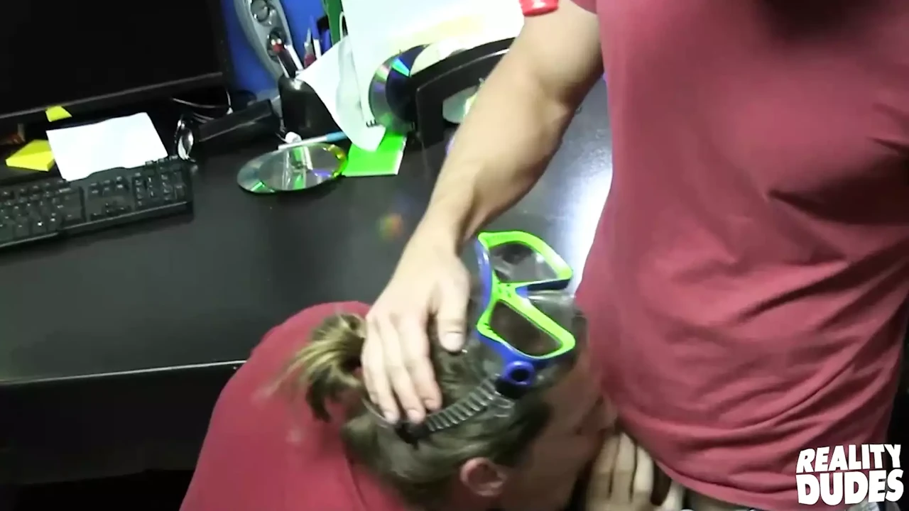 Handsome Dudes Play Arm Wrestling And Who Ever Loses Must Suck Everyone’s Dick – REALITY DUDES