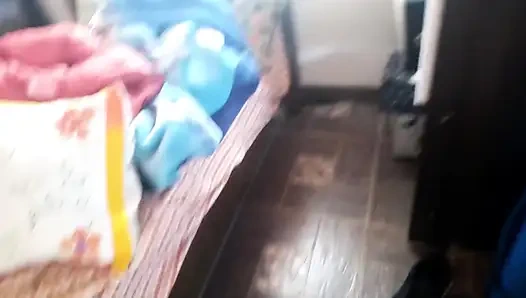 Brittany çamaşır odasında amına dokunuyor