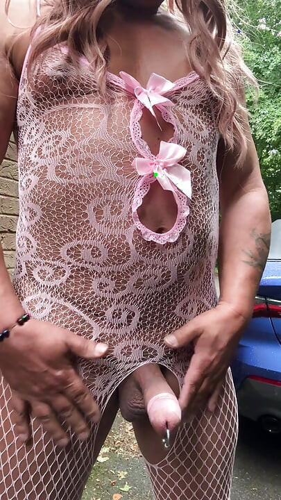 Sexy Crossdresser Kellycd2022 quick early morning video in pink fishnet bodysuit and heels