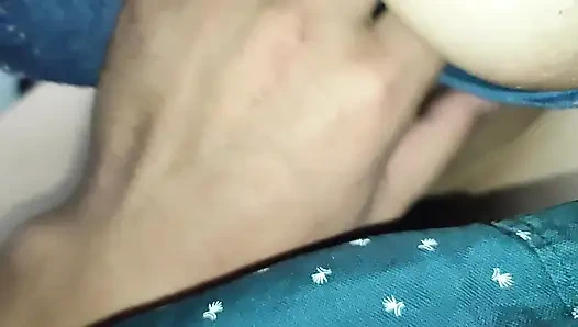 Kunjjaa dreht ihren botty um und fickt mich kaum