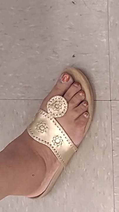 Morning Shopper Mature Honey Brown Feet