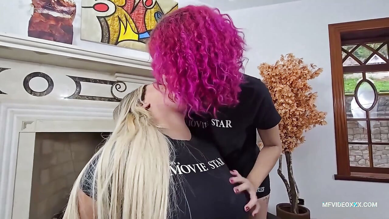 Hot Lesbian Connection