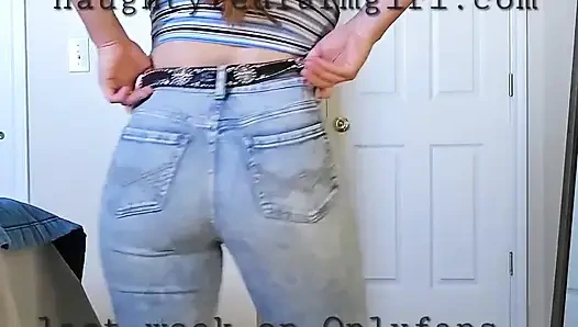 Рыжая трахает себя как сумасшедшая на всей ферме