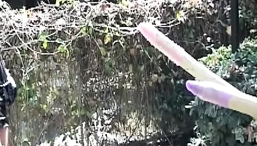 Olgun esmer orta yaşlı seksi kadın büyük zenci yarağı ve büyük oyuncaklar tarafından genişletiliyor