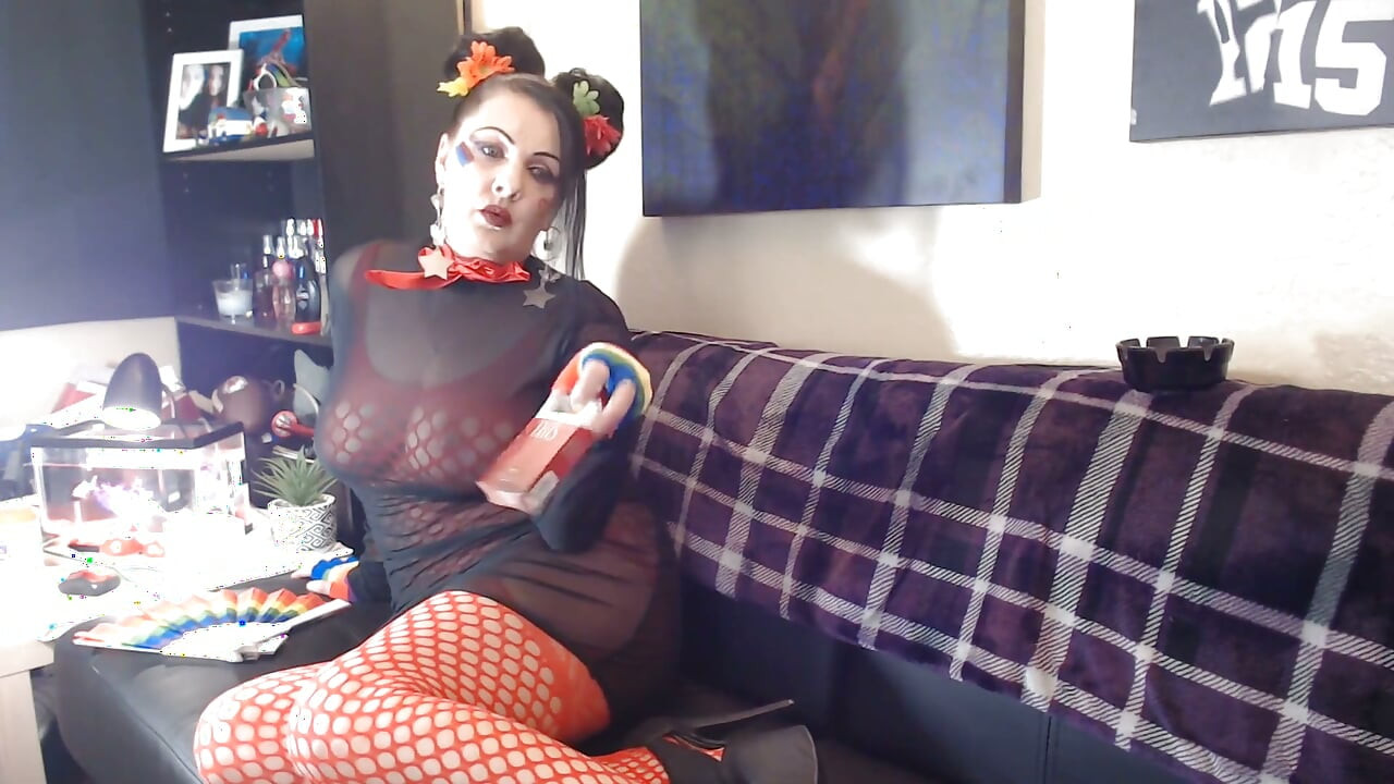 Dramático fumar lesbiana milf
