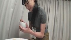 Miho wakabayashi brinca com sua buceta e chupa pau