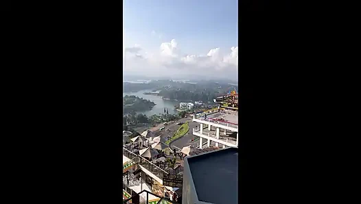 Büyük yaraklı adam klonu ve kız arkadaşıyla dörtlü seks yapıyor