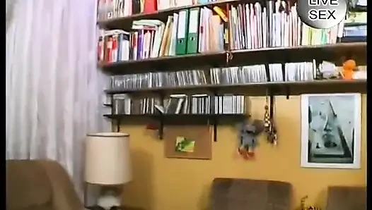 Brunette MILF wearing stockings gets pussy toyed before giving a blowjob