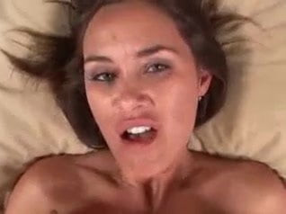Simone Riley is a sexy Milf