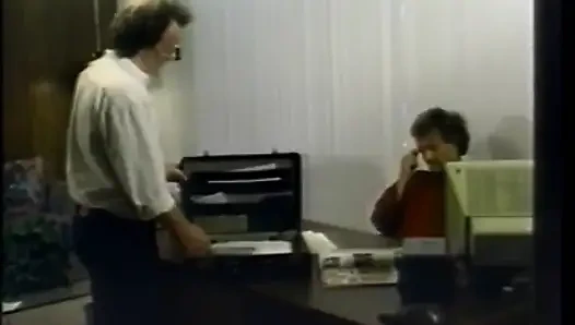 Cewek itu hot banget!