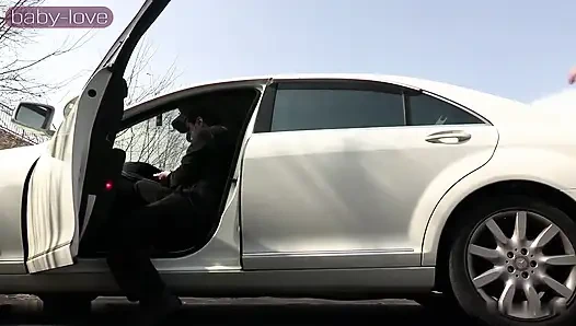 Saf görünümlü evli kadın açık havada - ayrı zaman geçtikten sonra samimiyetini yeniden keşfediyor