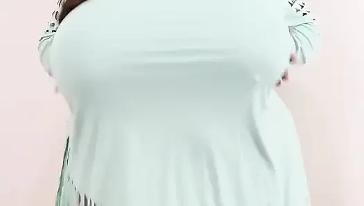 Cewek semok kulit putih lagi asik solo