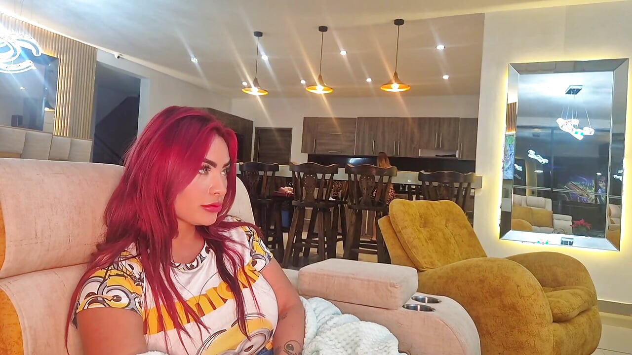 I Tease My Cuckolded Stepsister While Riding Her Boyfriend's Cock Without a Condom