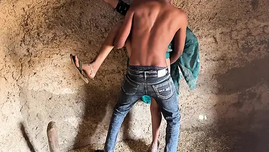 Soteli üvey anne ke shath dışarıda