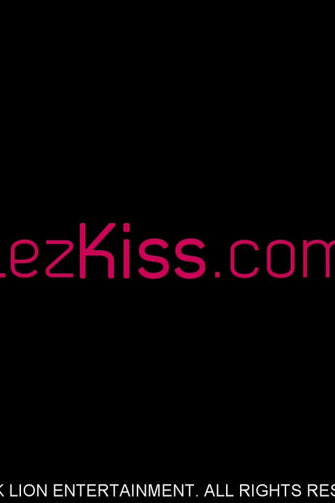 Aksi hot lesbian lesbian yang saling muasin satu sama lain tanpa henti ciuman