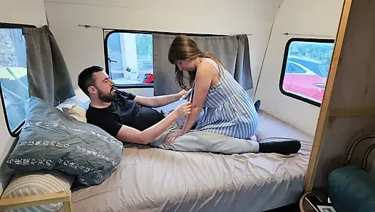 Entot aku di karavan