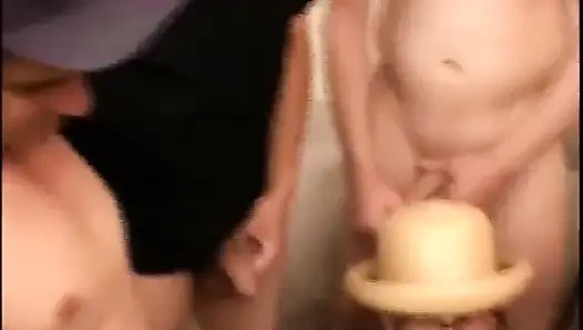 Tua dan muda pesta seks milf besar ngentot (film asli lengkap.)