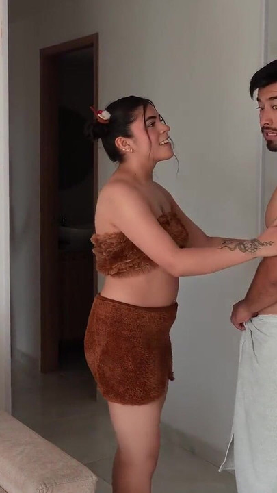HORNY NEIGHBOR COMES TO MY HOUSE TO TAKE A BATH AND WE END UP FUCKING IN THE MIDDLE OF TIKTOK LIVE | Clip 1