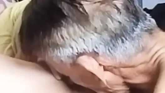 Karım çok ateşli ve azgın ben amını yalarken sikişiyor insrt 3 tür dildo fışkırtıyor ve çoklu seks zamanı orgazm oluyor