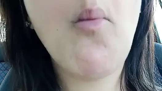 Жеваю BubbleGum во время парковки в общественном месте - зайчик-ползунок