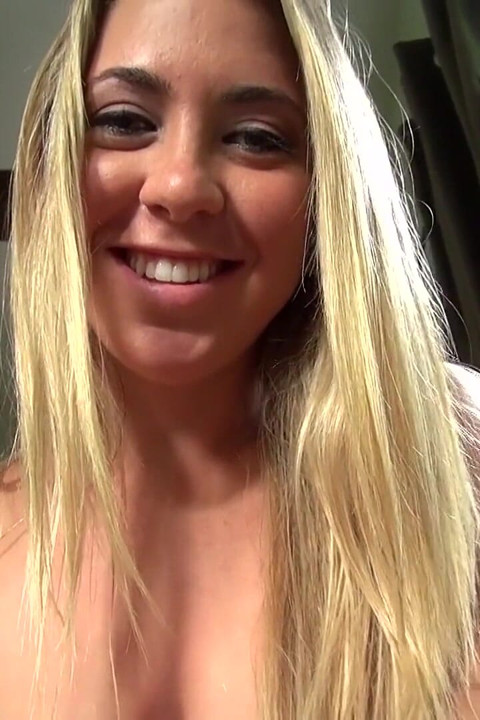 Sé esa chica - Vanessa X muestra sus grandes tetas perfectas