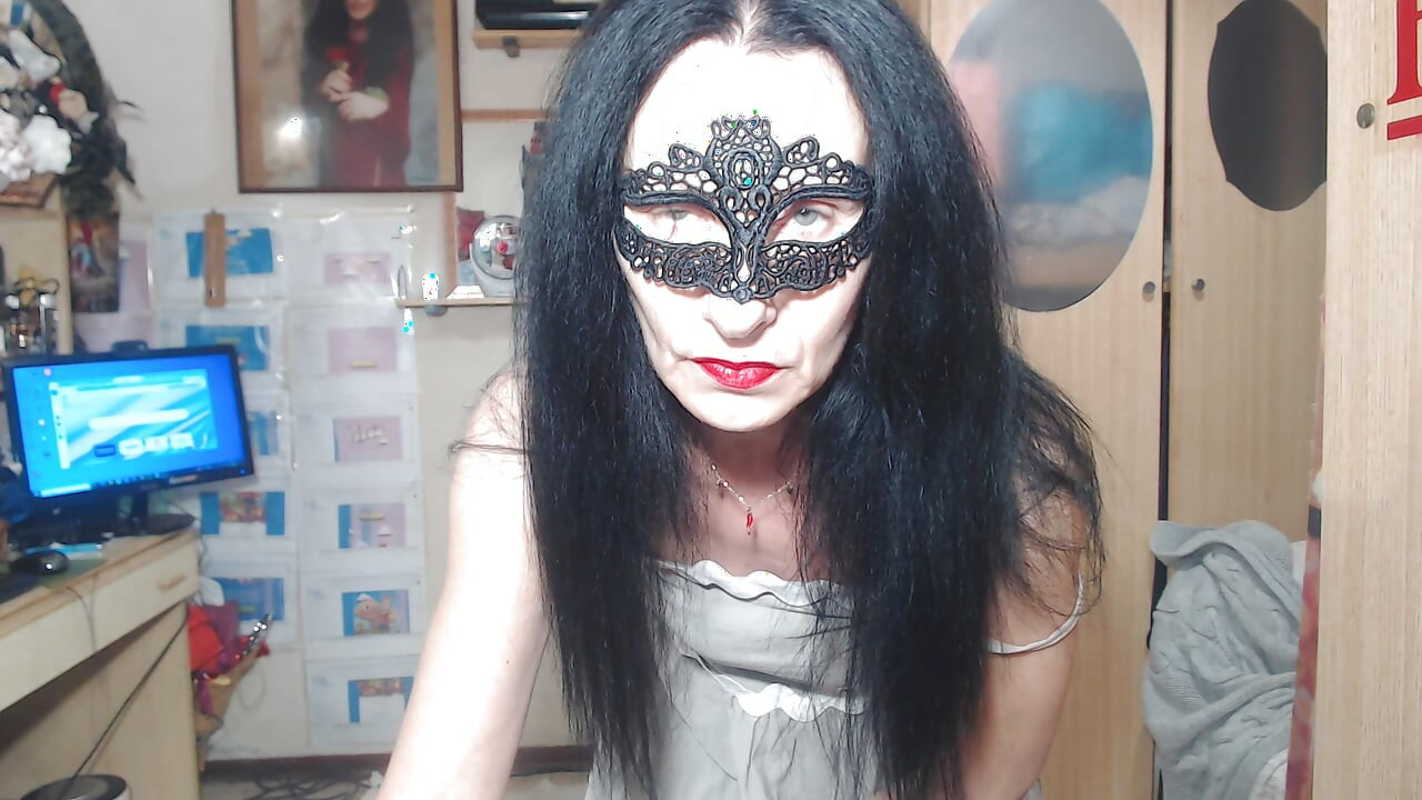 TIGHTS THAT SHOW YOUR FEET