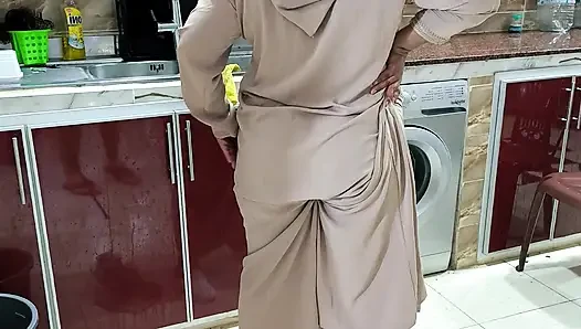 Egyptian Sharmota Get Her Pussy Wet in Kitchen Arabic Big Woman