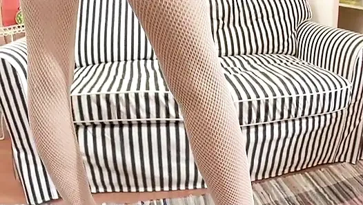 Red hair girl pussy pump and pussy fucking