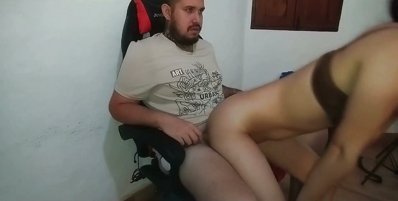 팬에게 따먹히는 게이머 소녀