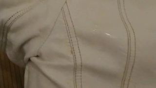 Sperma op mijn vriendin witte leren jas