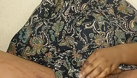 Arabian mom trying to squirt in her bedroom