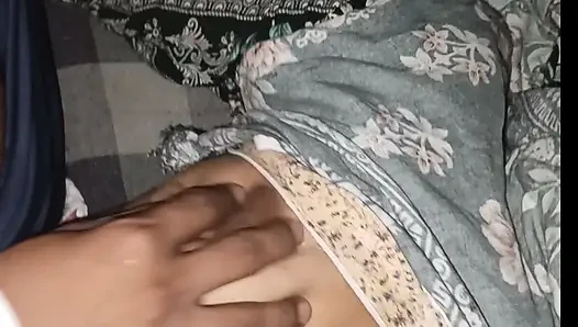 Mene meri soteli bahan ko pel diya