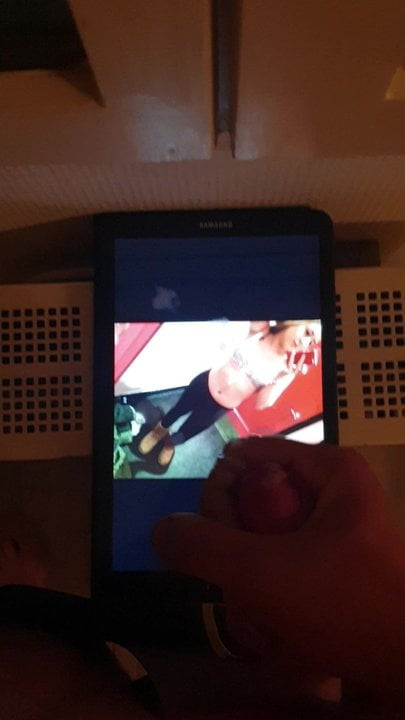Cum tribute pour Yana