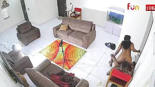Hava soğuk olduğu için sikiş oğlunu davet etti