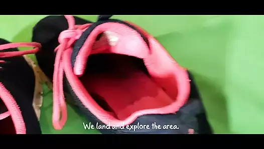 Little visitor crush in giantess shoe
