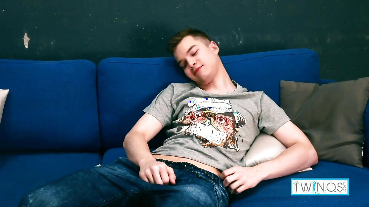 Blonde Twink Cutie Liam P Pushes A Big Dildo Into His Gaping Ass Hole!