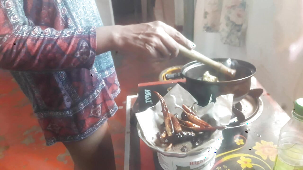 Fucking the housemaid while she is cooking