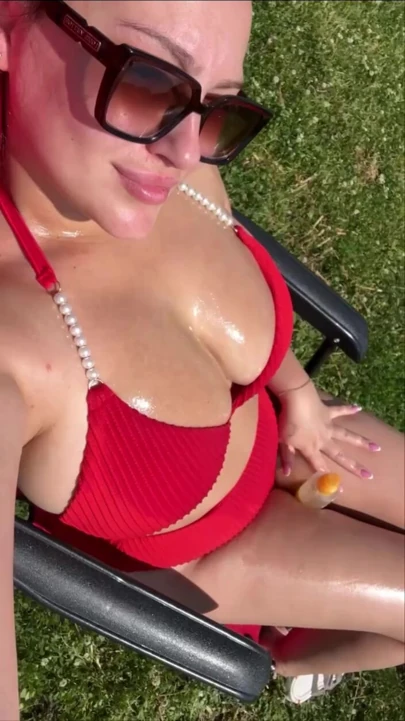 你喜欢我的内衣吗？如果你喜欢，我会把它脱下来给你！🤭