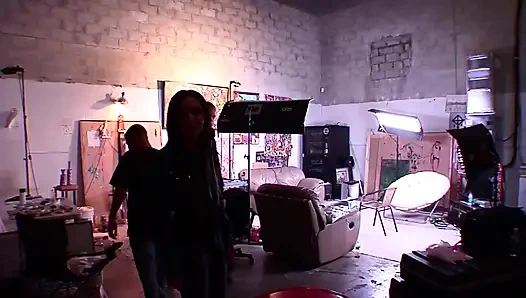 Kelinci pantat panas disetubuhi di studio