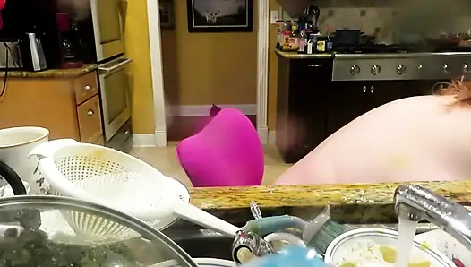 Mutfakta iri güzel kadın ısısı