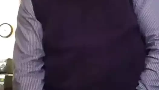Çok susamış dedesi çişini içiyor