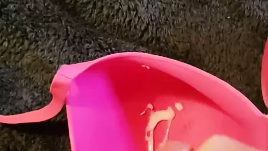 Karımın pembe sutyeninde cumming