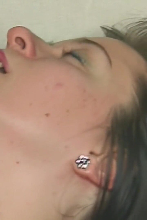 Awek panas menikmati zakar besar dalam gaya yang berbeza