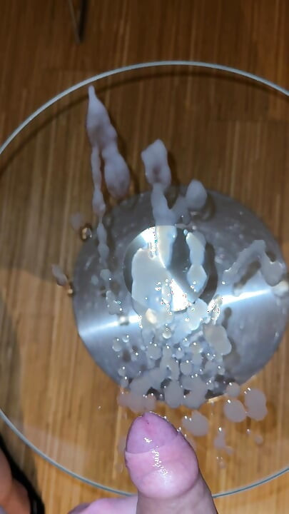 Ich wünschte, ich hätte ein paar freunde, die mehr sperma auf den tisch bringen