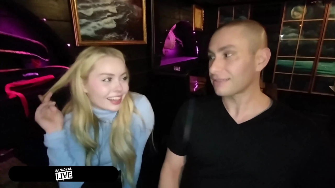 Minik Amerikalı turist Haley Spades Budapeşte'de sapık döllemeli grup seks - ahlaksız canlı 4k