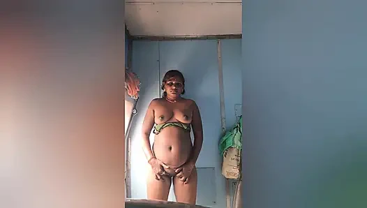 Loan emi ke Badle Bhabhi ji Ne Apne boobs pila diye or Lund ka pani bhi pinliya